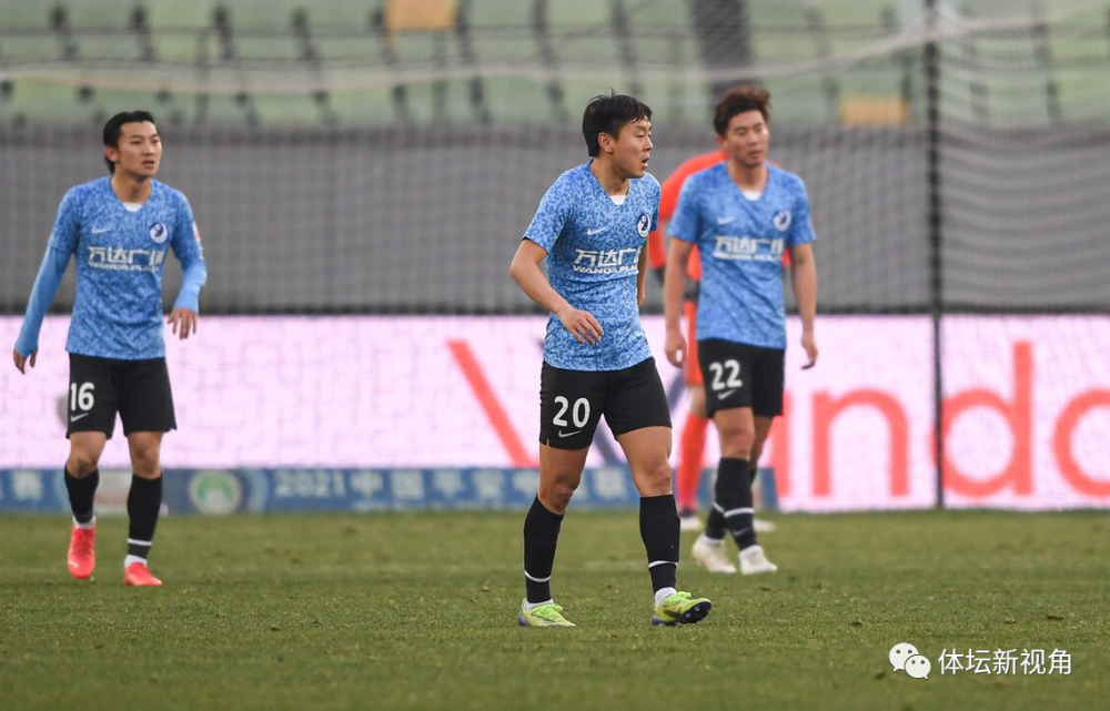 包含T1翻盘DFM，BDD操刀奇招英雄翻盘激烈交锋成都决赛之夜，留下经典瞬间的词条