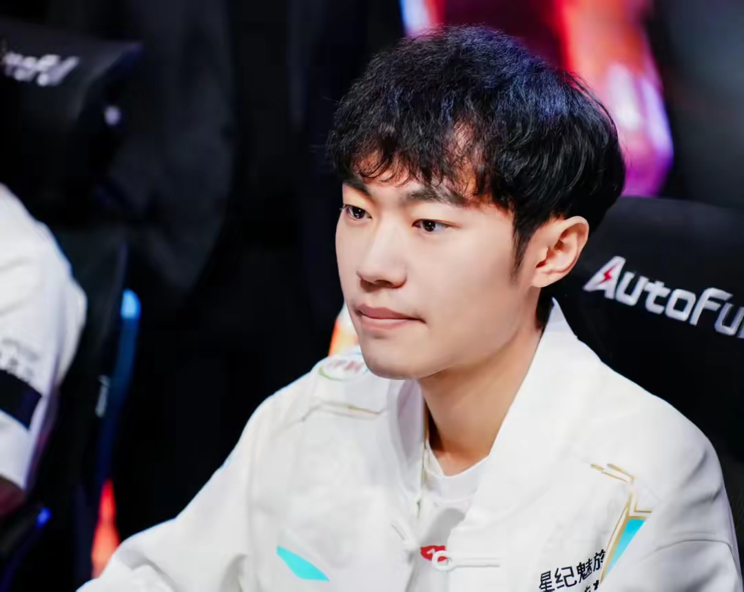 开云-V5血洗CLG，Bin开启传奇时刻宿命之战淘汰赛，点燃全场激情的简单介绍