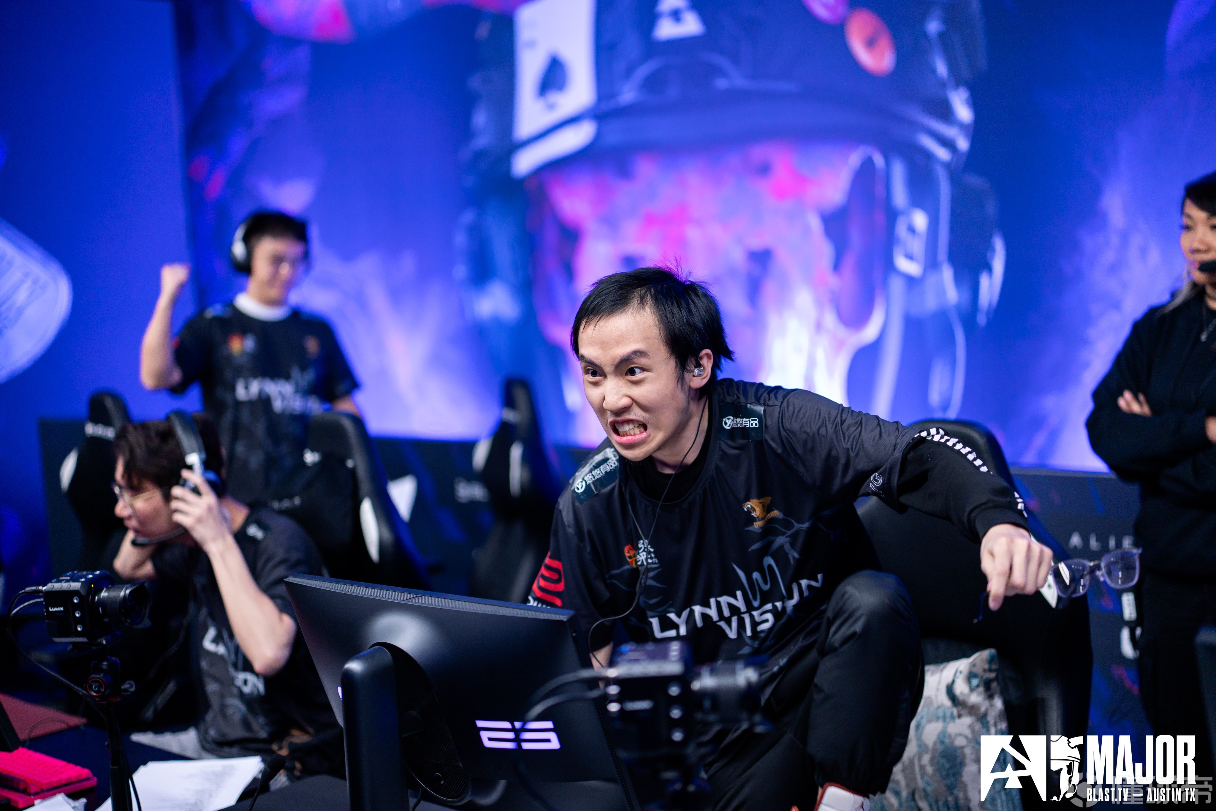 V5血洗CLG，Bin开启传奇时刻宿命之战淘汰赛，点燃全场激情的简单介绍