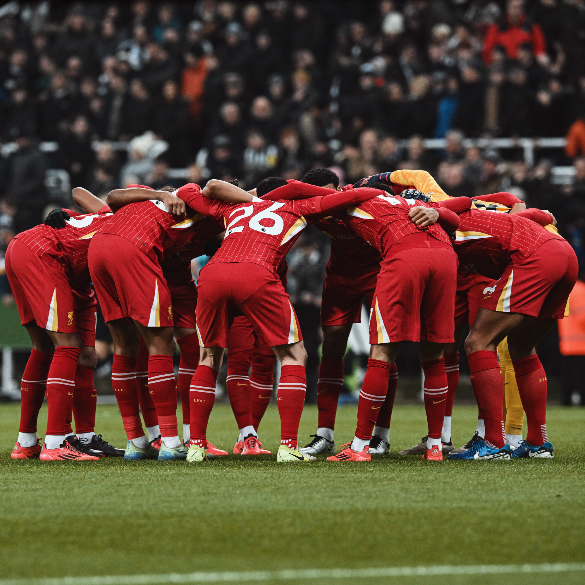 开云-法拉利鏖战威廉姆斯，皮亚斯特里统治全场