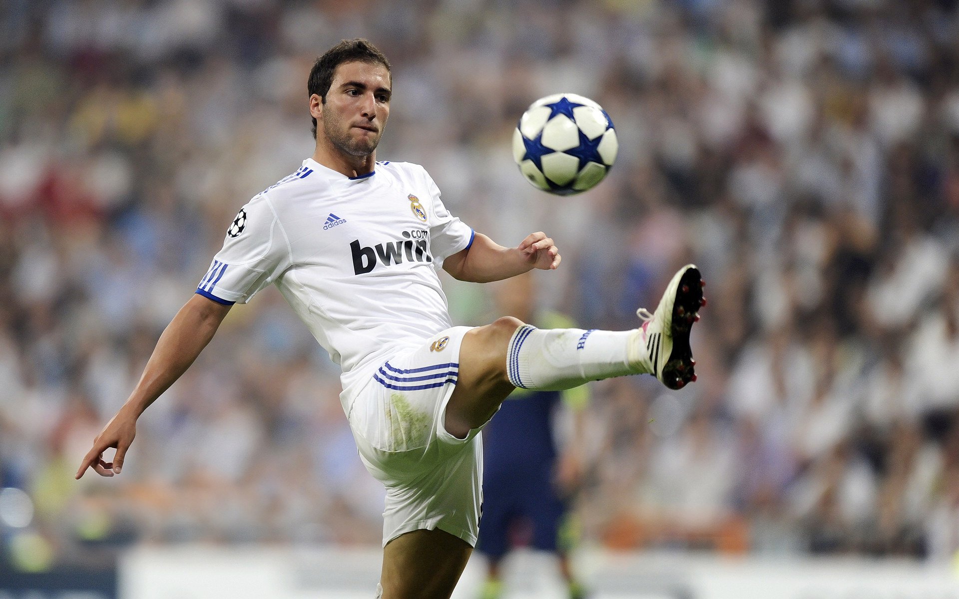 奥纳纳绞肉机，当控制遇上粉碎，他是曼城中场的新基石